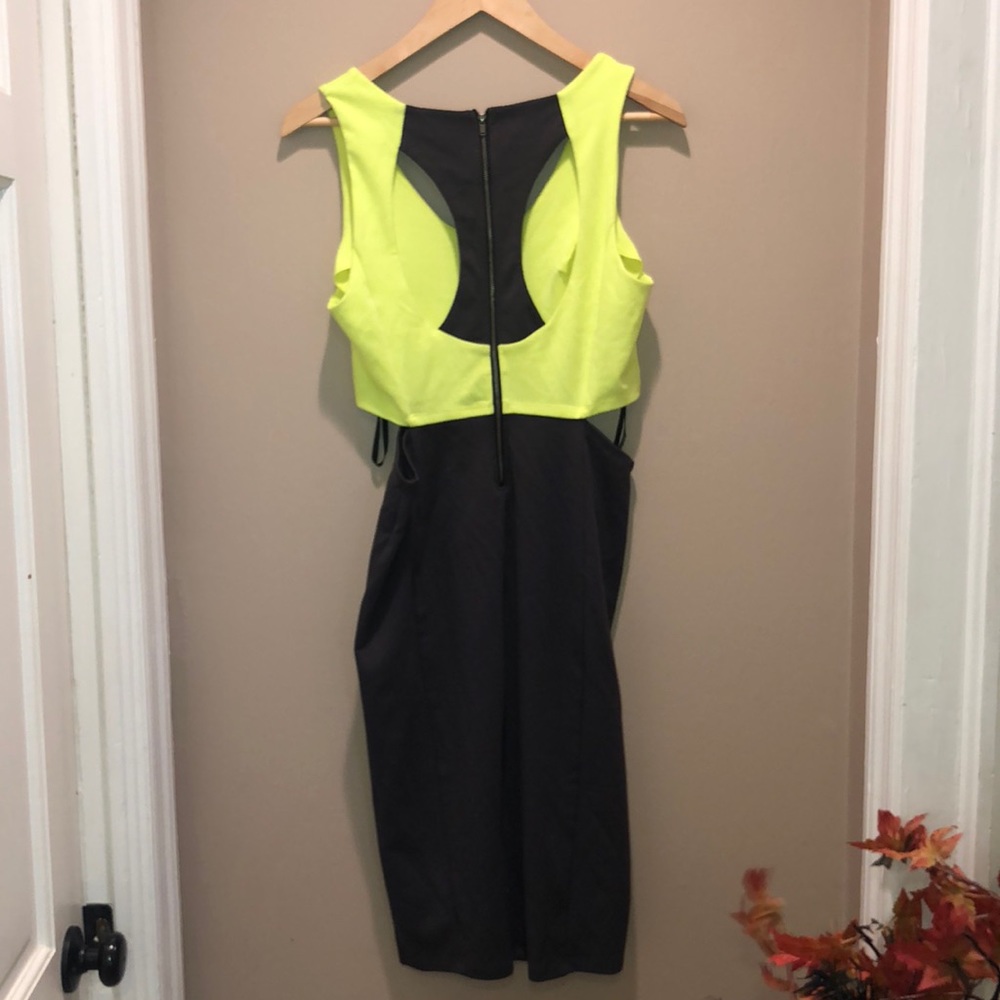 Cute cutout dress size large - Picture 4 of 4